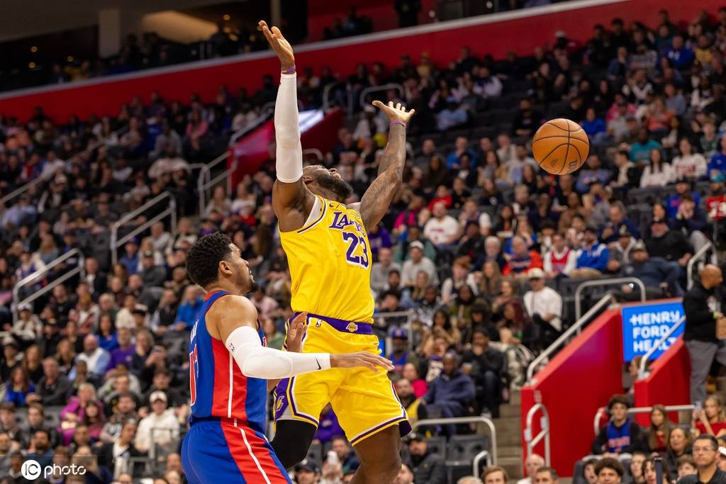 东契奇32分&amp;绝平3分不中老詹12+10 活塞终结湖人9连胜